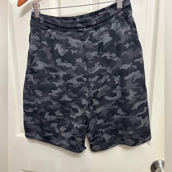 Lululemon athletic shorts men’s size medium camo print lined - Picture 1 of 6
